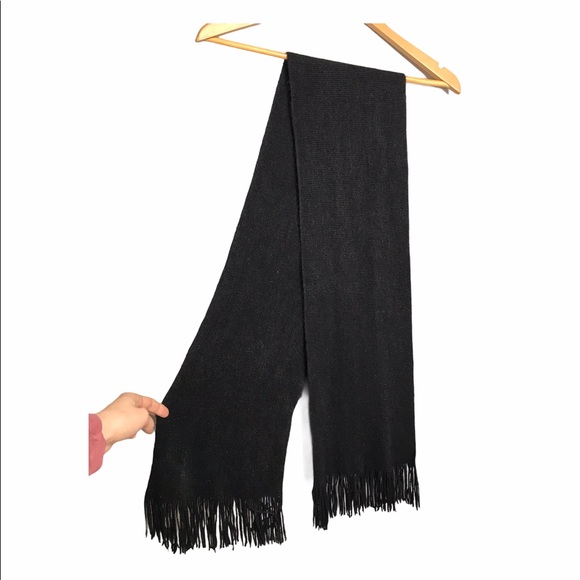 Modena | Black Scarf with Fringed Trimming - Picture 4 of 7